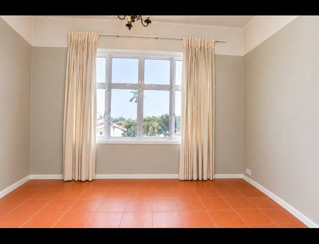 1.5 BEDROOM APARTMENT FOR SALE IN ESSENWOOD